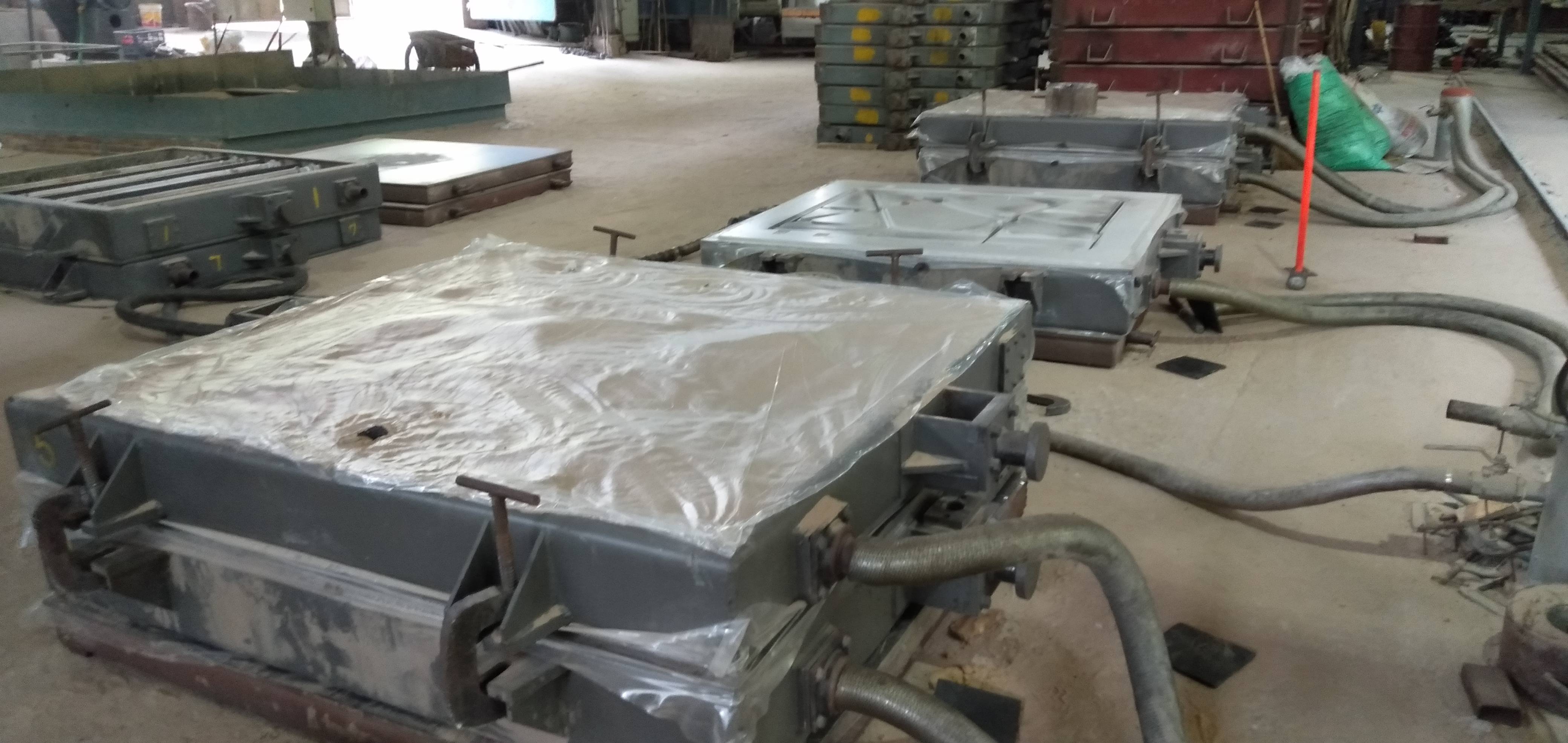 相比传统砂铸工艺,真空v法生产的铸铁板表面光洁度好,尺寸精度高,重量