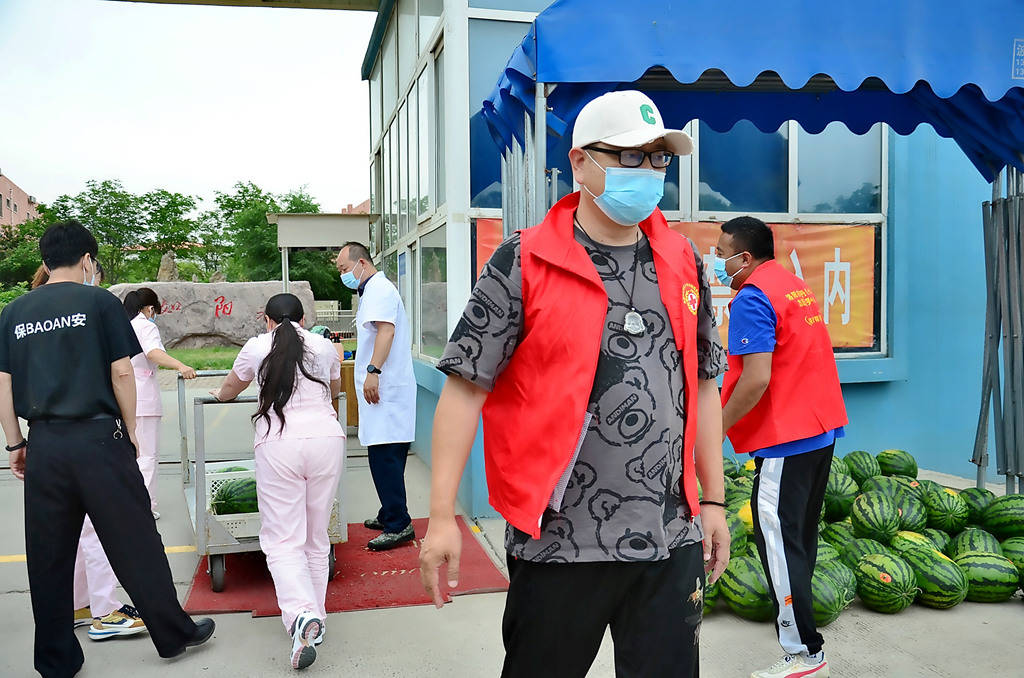 六一儿童节慰问福利院的孩子们_洛阳市_西瓜_关爱