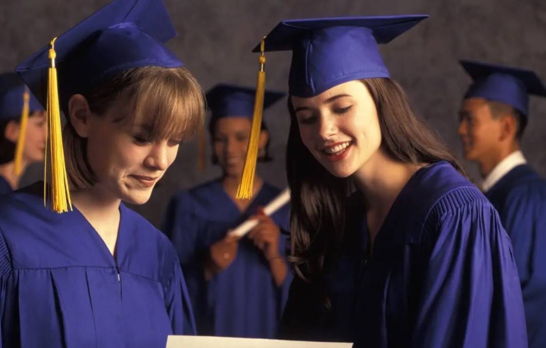 在我们国家,取得博士学位是成为博士后的必要条件,但在国外也有一些不