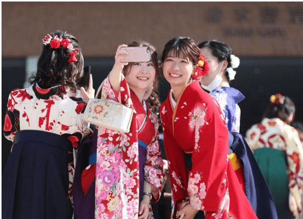 日本留学艺术生照片，日本艺术生留学一年多少钱