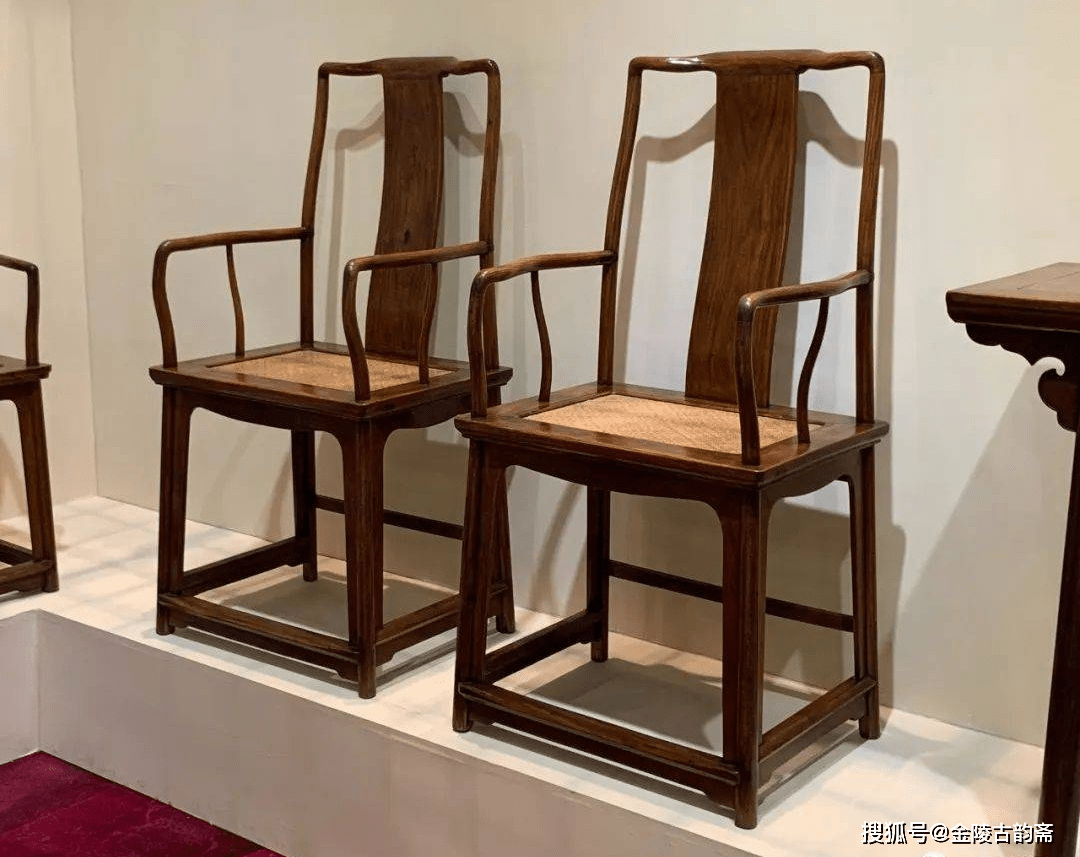 莹光 纹理如影随形 黄花梨南官帽椅材质一流 木纹 光和 光线