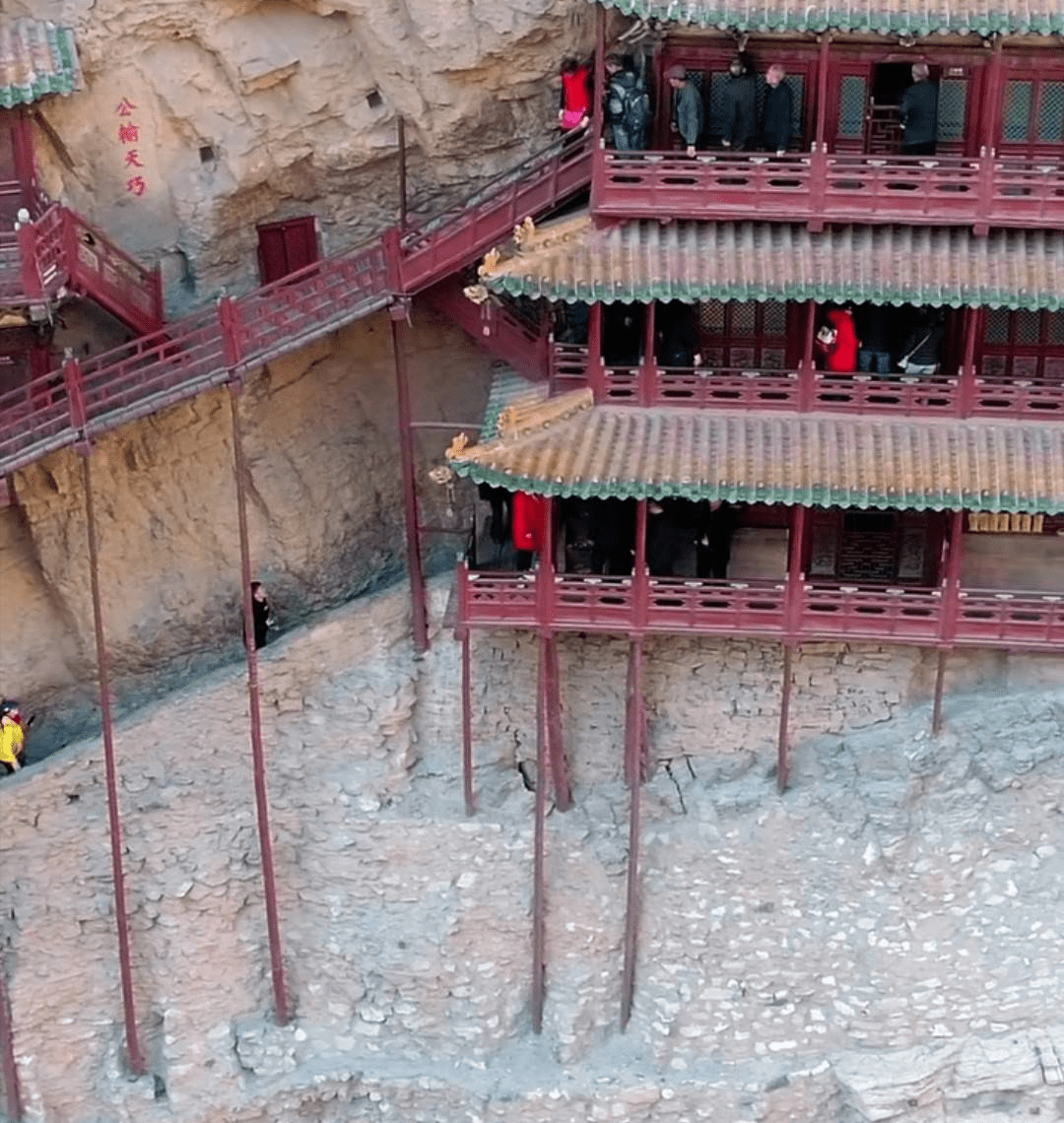 山西一座千年古寺，建在悬崖绝壁上，用木头承重千年不倒令人称奇