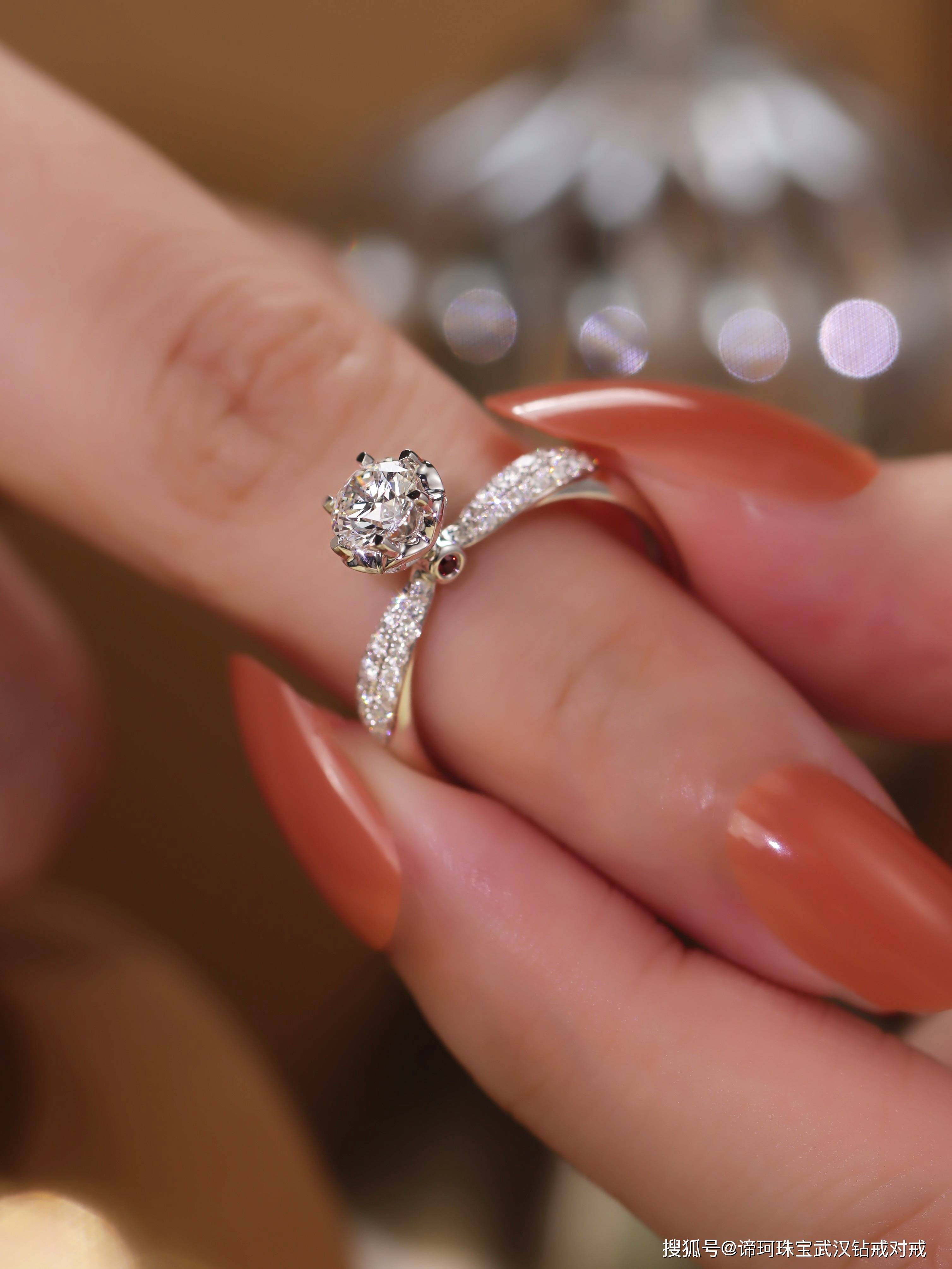 高清图|蒂芙尼铂金六爪镶嵌订婚钻戒戒指图片15|腕表之家-珠宝