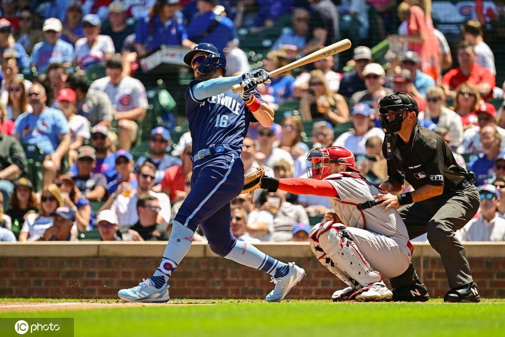 芝加哥小熊队(chicago cubs)是美国职棒大联盟(mlb)的一支球队.