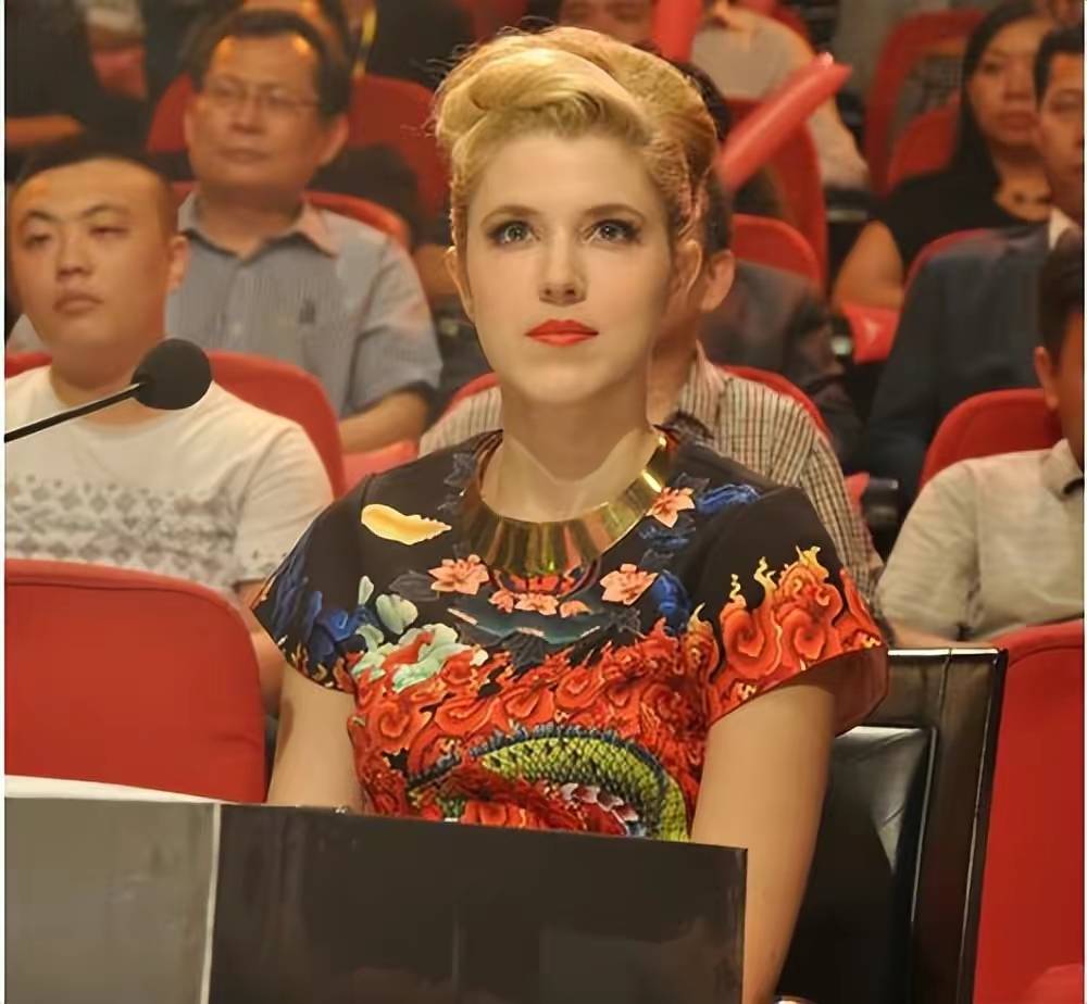 放弃一切来华发展央视最火外籍女星金小鱼爱上中国小伙却遭抛弃她还好