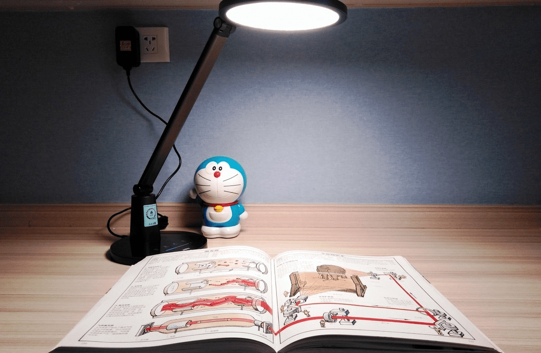 适合晚上读书的护眼台灯有哪些?光线非常舒适的护眼台灯推荐