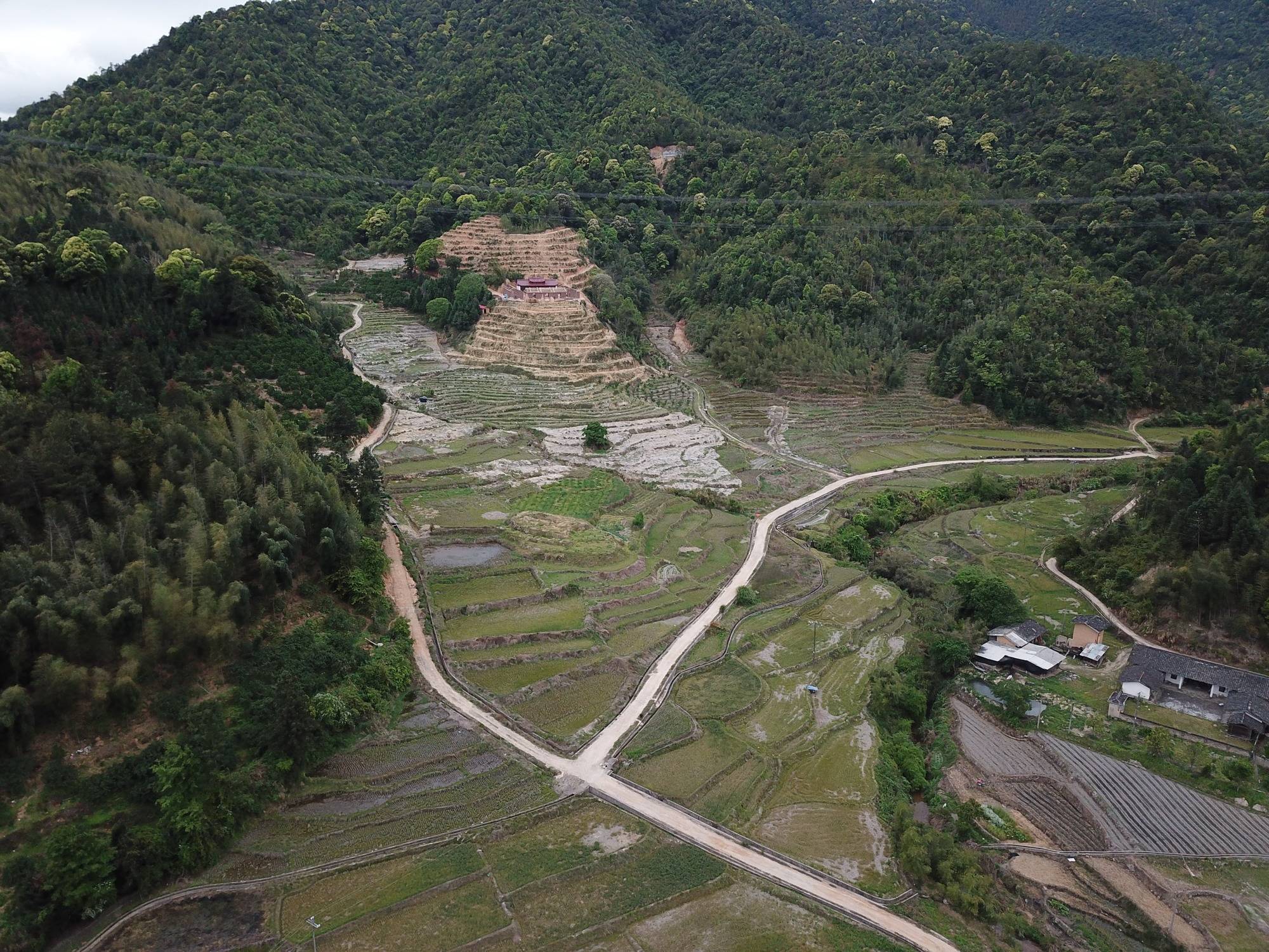 沿河房屋瞬间倒塌福建永安小陶镇石峰村成613洪灾重灾区