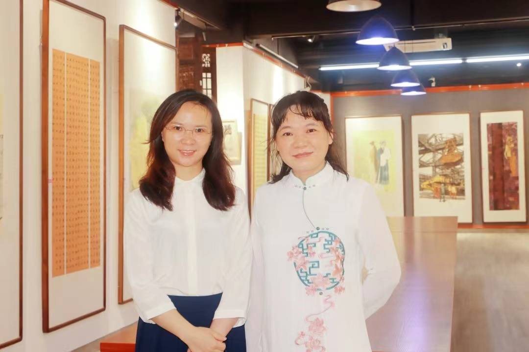 茂名市副市长王小慧点赞女子书画院首届书画作品展