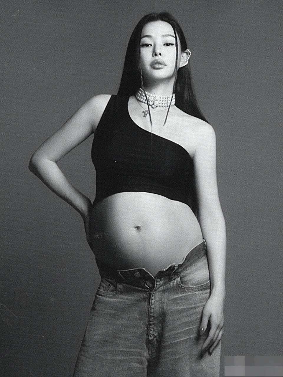 世界第一美女李哈妮产女孕期曾秀丰满身材曲线四肢纤细不走样