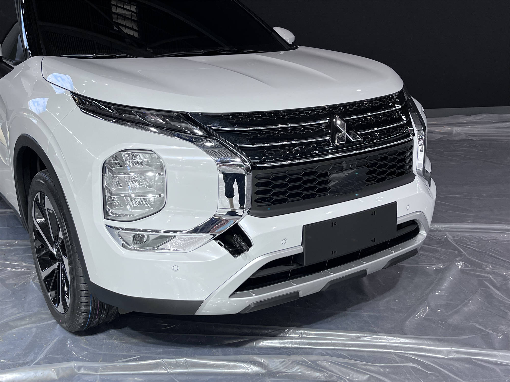 全新广汽三菱欧蓝德实车曝光外观内饰和海外版相同