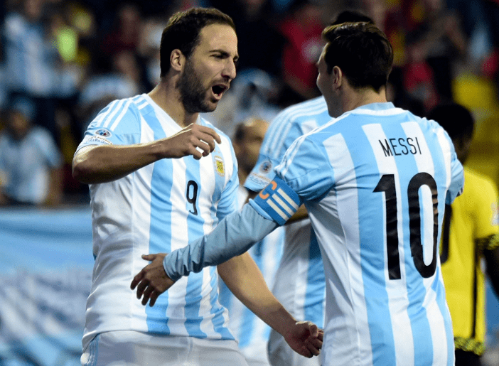 原创伊瓜因梅西和c罗我选择梅西我没想到能跟他们都当队友