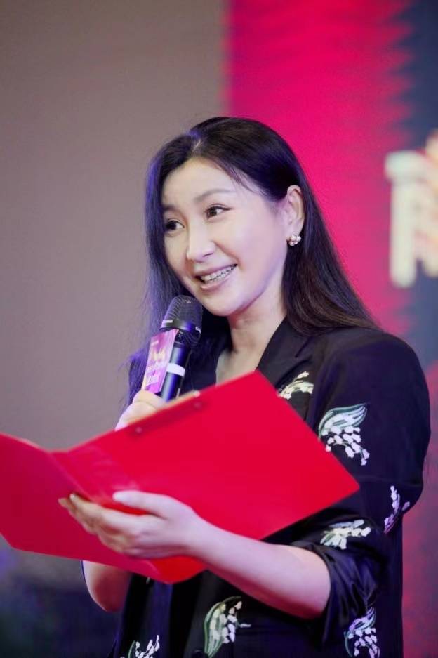 孙岚表演项绪文表演孙颖表演吴健表演陈峰宁,祁智现场交流其中,安徽省