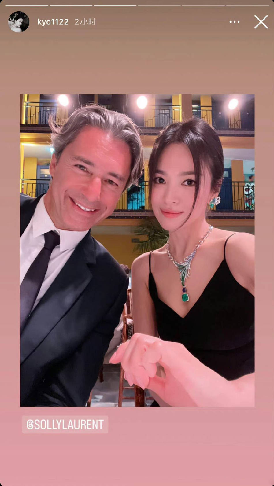 宋慧乔巴黎出席晚宴 穿黑色露肩礼服华丽优雅-搜狐大视野-搜狐新闻