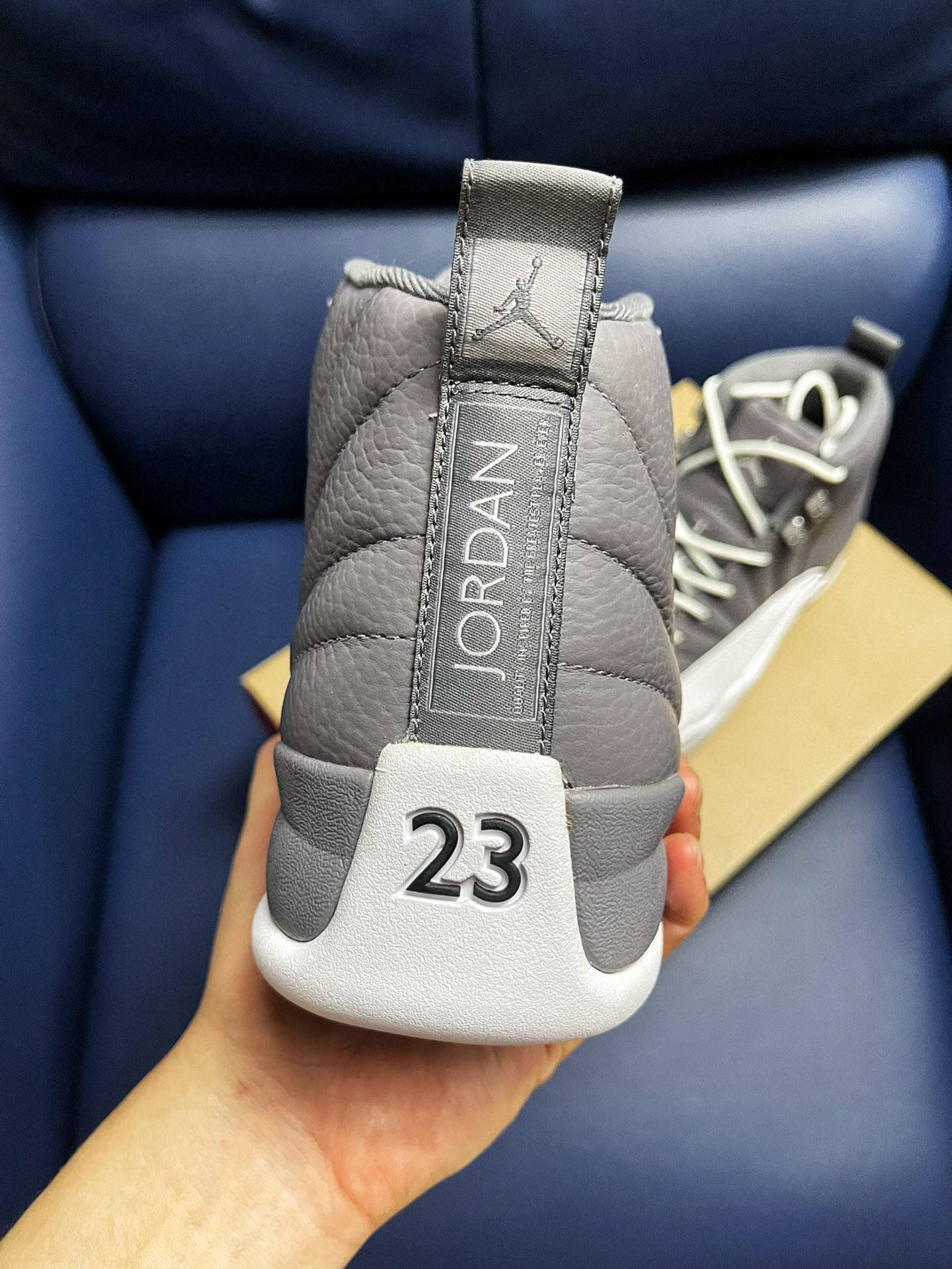 乔丹airjordan12stealthwhitecoolgrey酷灰银白高帮篮球鞋
