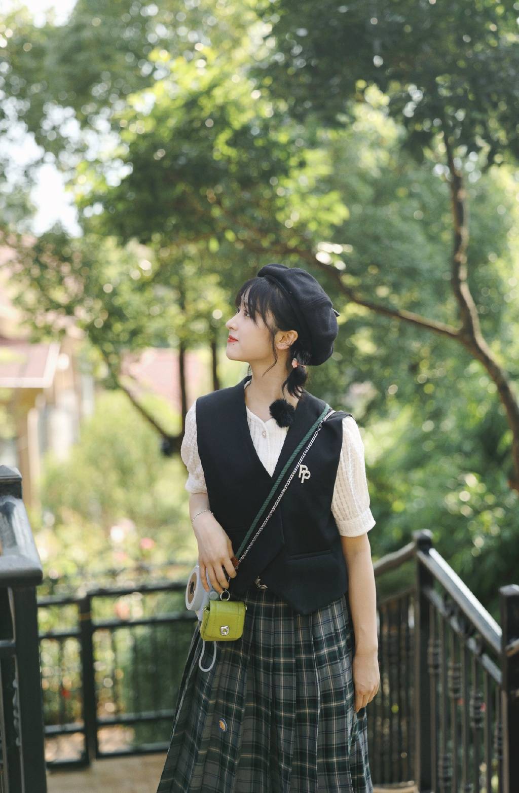 沈月格子裙贝雷帽甜美可爱 日系少女活力满满