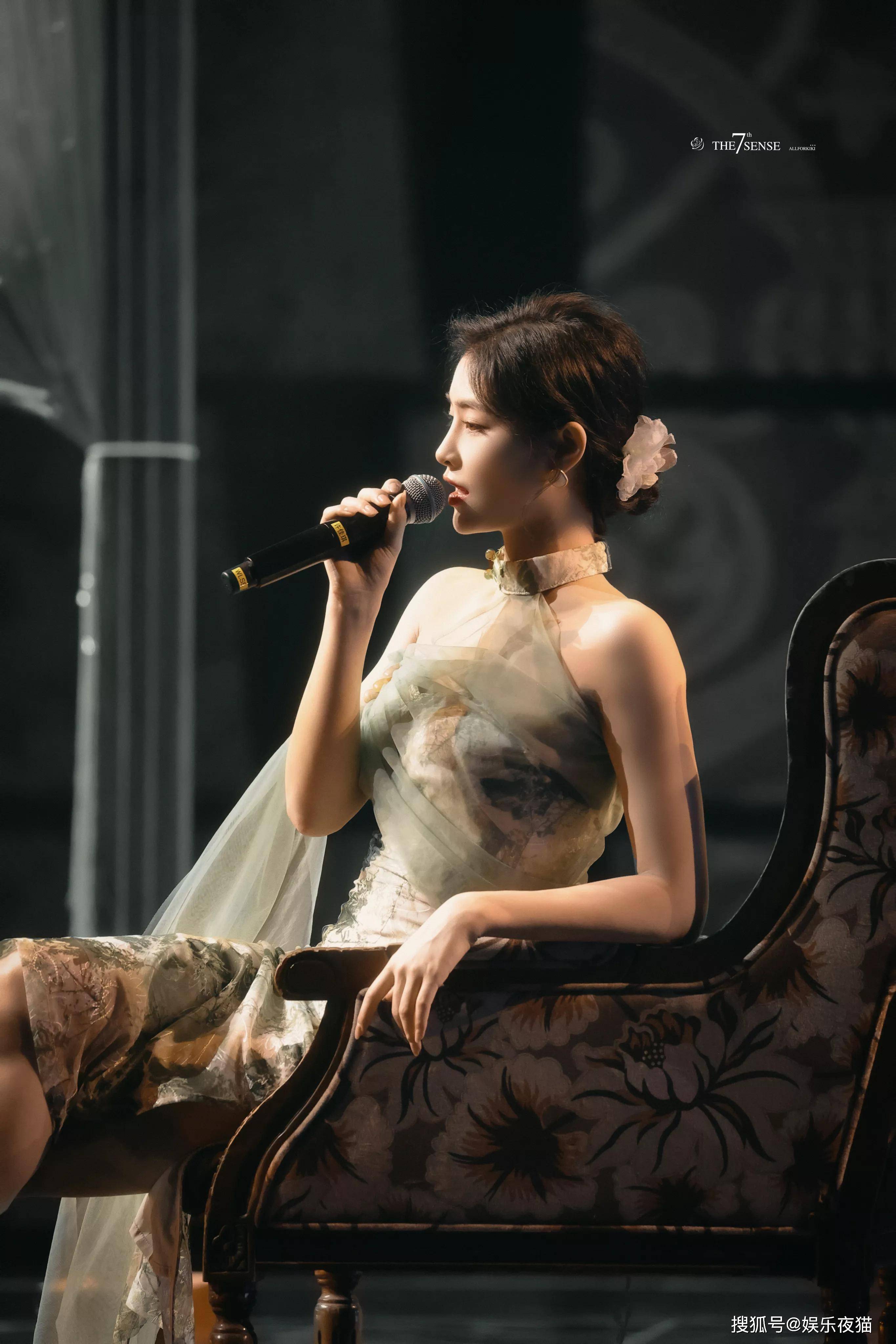 许佳琪一袭国风旗袍写真身材曲线曼妙多姿婀娜动人-搜狐大视野-搜狐新闻