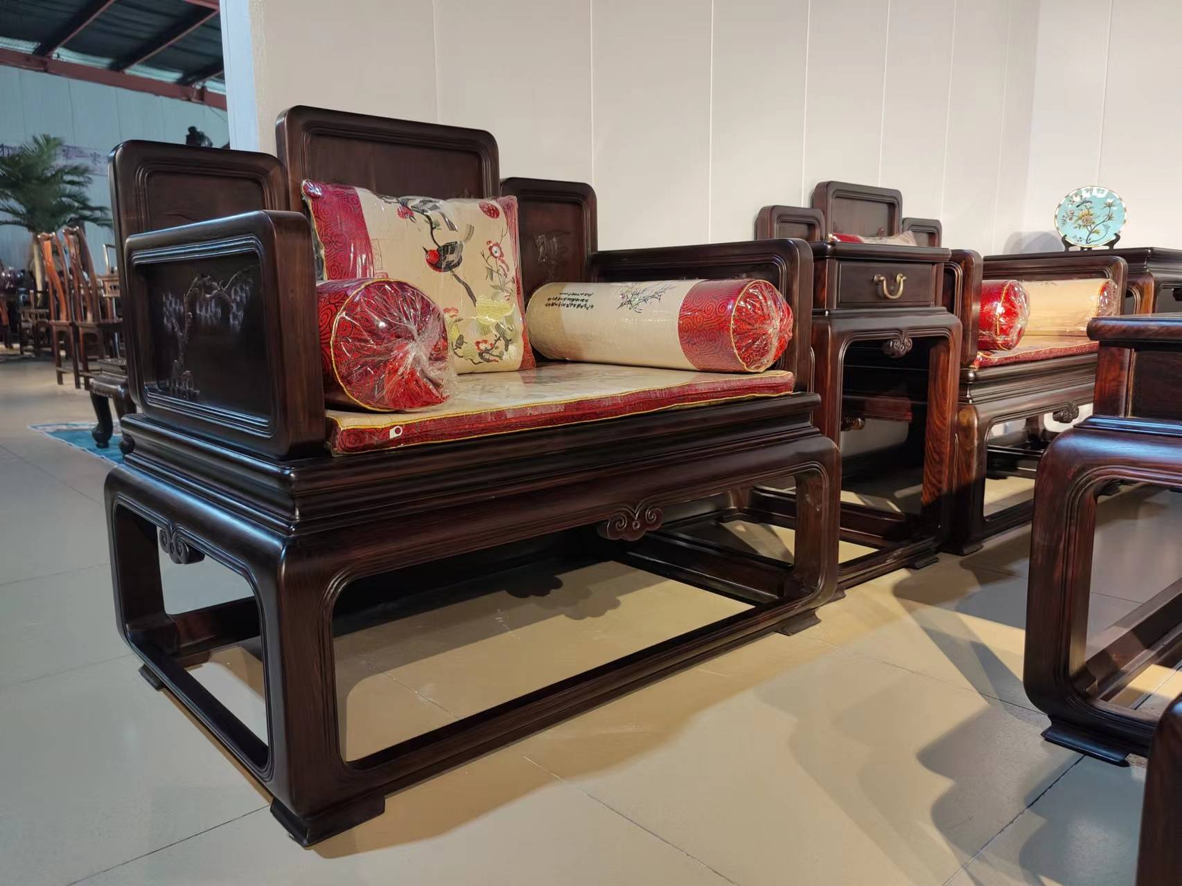大红酸枝沙发 松鹤沙发十二件套 完美地展示了明式家具的特色