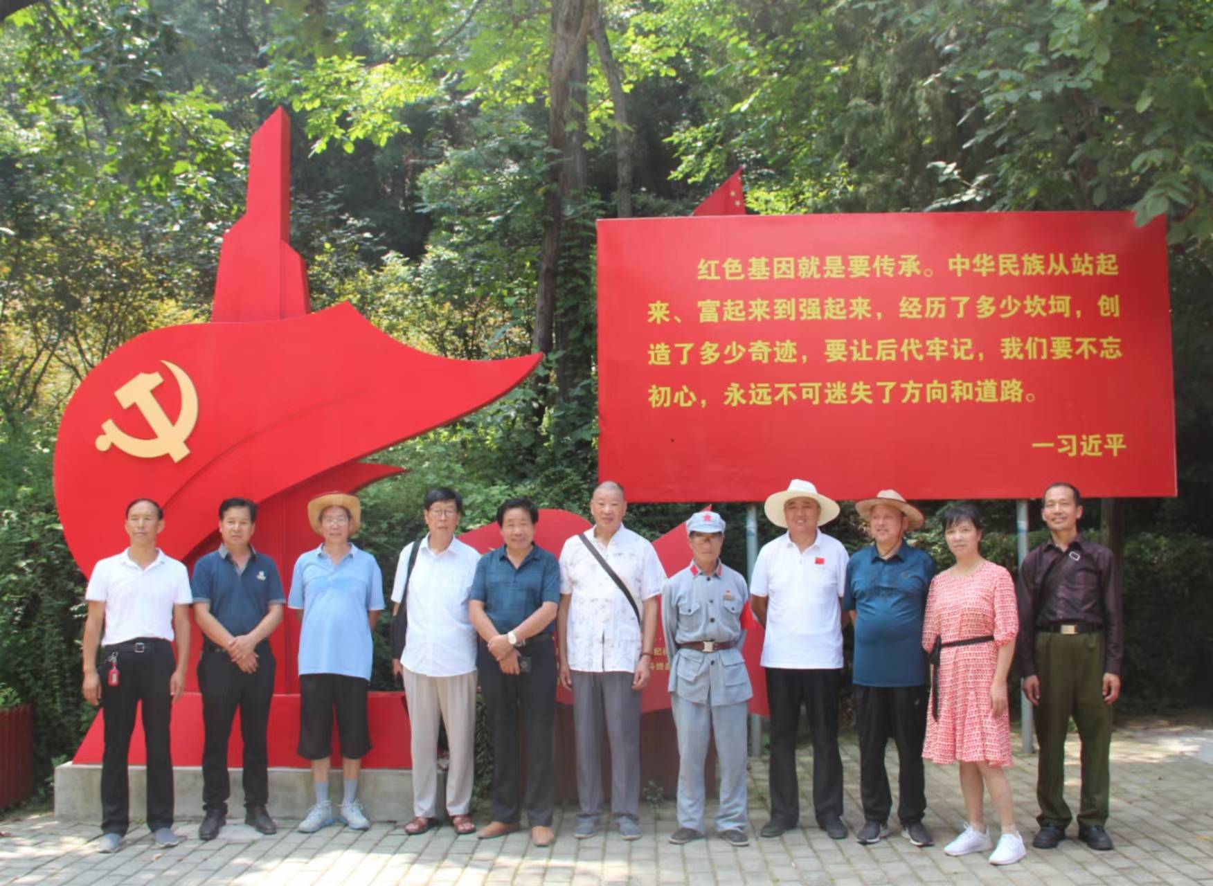 市民间文艺家协会会长郝忠锋,副会长方爱民,温学辉率领刘少鸿,陈维旭