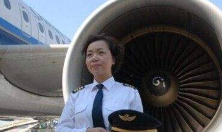 她是我国空军前飞行员，退役后民航公司抢破头，成南航首位女机长