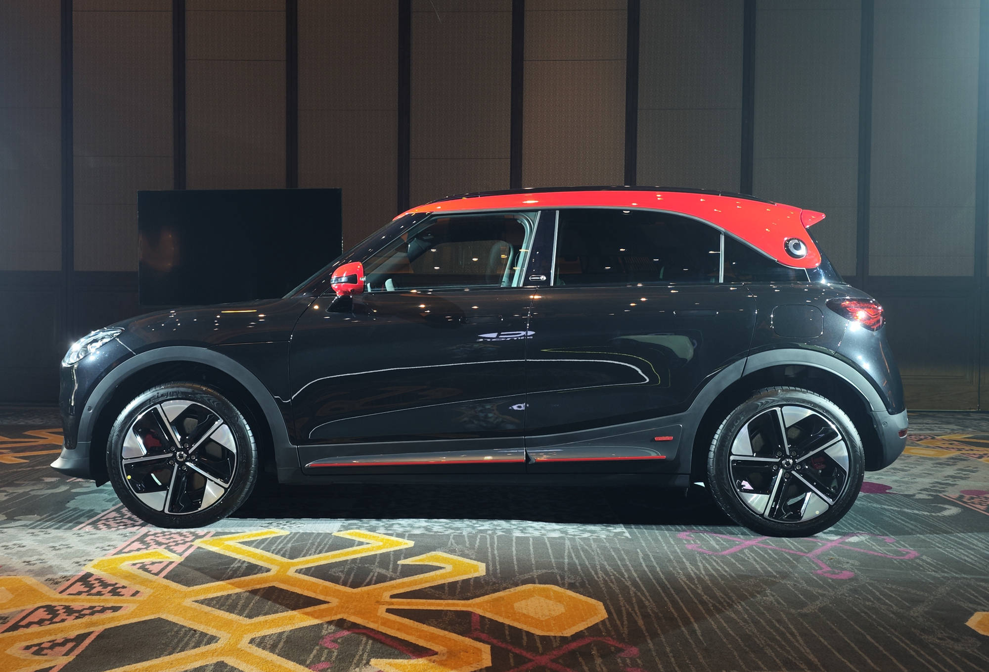 smart精灵#1 brabus性能版首发,百公里加速3.7秒_搜狐汽车_搜狐网