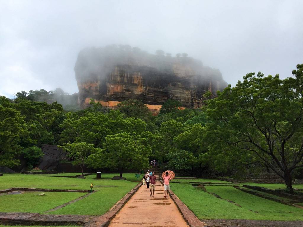 锡吉里耶狮子岩堡垒在斯里兰卡高清摄影大图-千库网