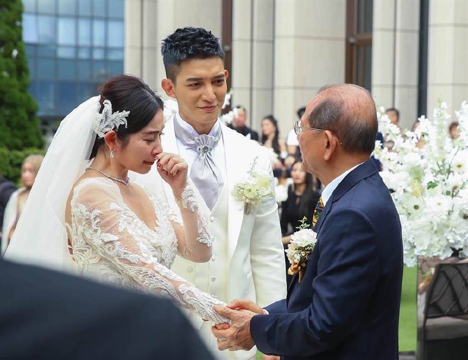 王家梁婚礼现场照曝光 与许维恩甜蜜亲吻超浪漫-搜狐大视野-搜狐新闻