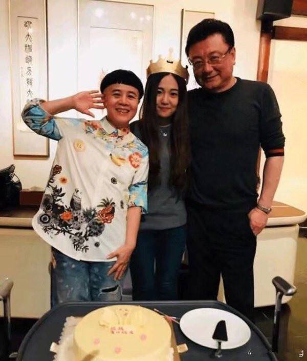 金龟子刘纯燕女儿被男友求婚 晒全家福老公罕现身-搜狐大视野-搜狐新闻