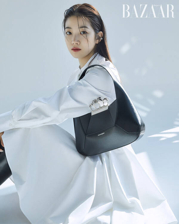 LE SSERAFIM中村一叶登《BAZAAR》又美又霸气!-搜狐大视野-搜狐新闻