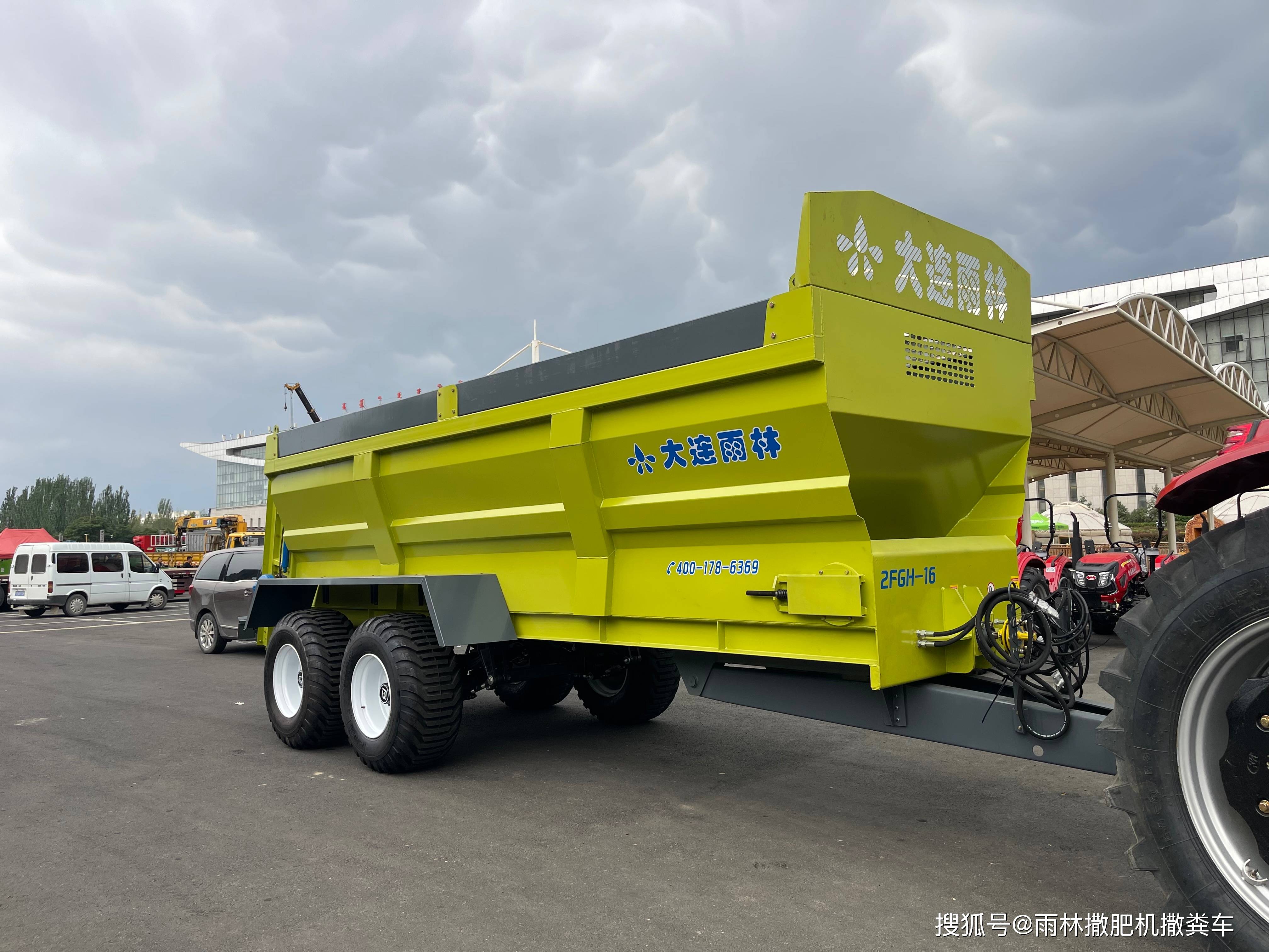 大连雨林大型农村撒粪机扬粪车,黑龙江撒冻粪机器,支持生态农业机械化