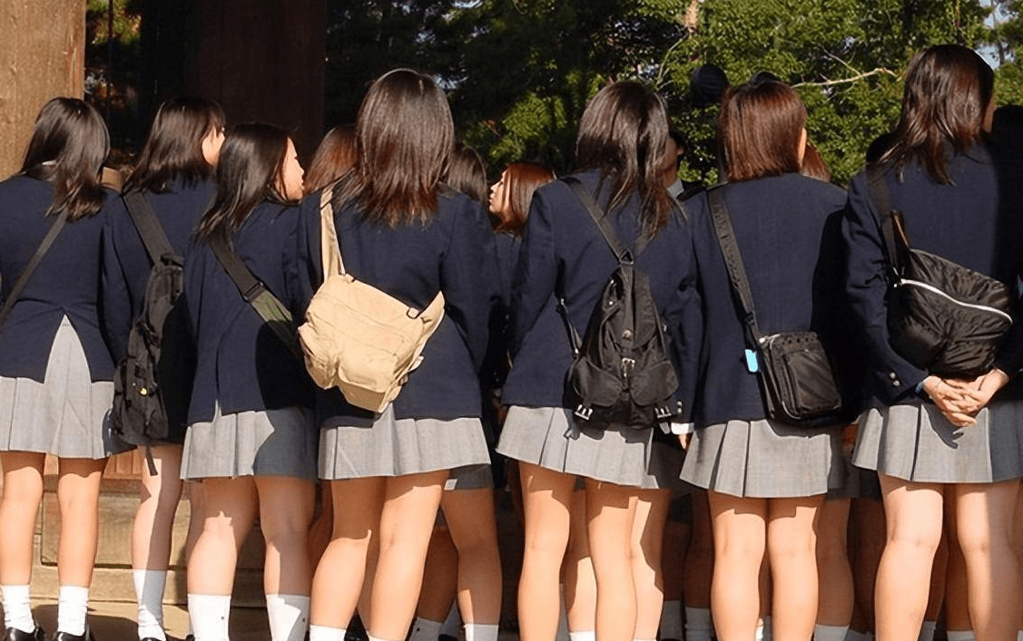 冬天穿短裙,日本女学生这么抗寒,背后却有让人心酸的原因_女性_女生