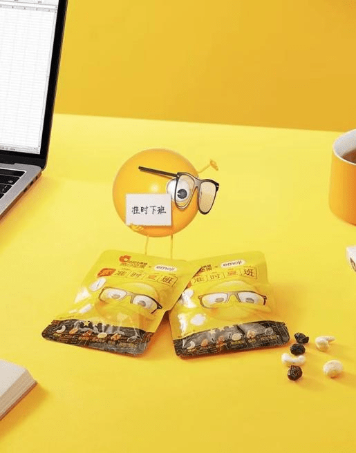 万圣限定核桃下午茶,以及刚刚上市的洽洽小黄袋每日坚果xemoji联名款