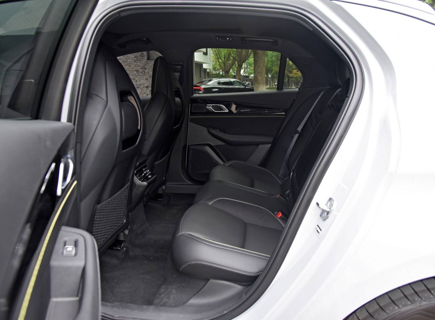 23款领克03 1.5t混动顶配车型怎么样?值不值17万?