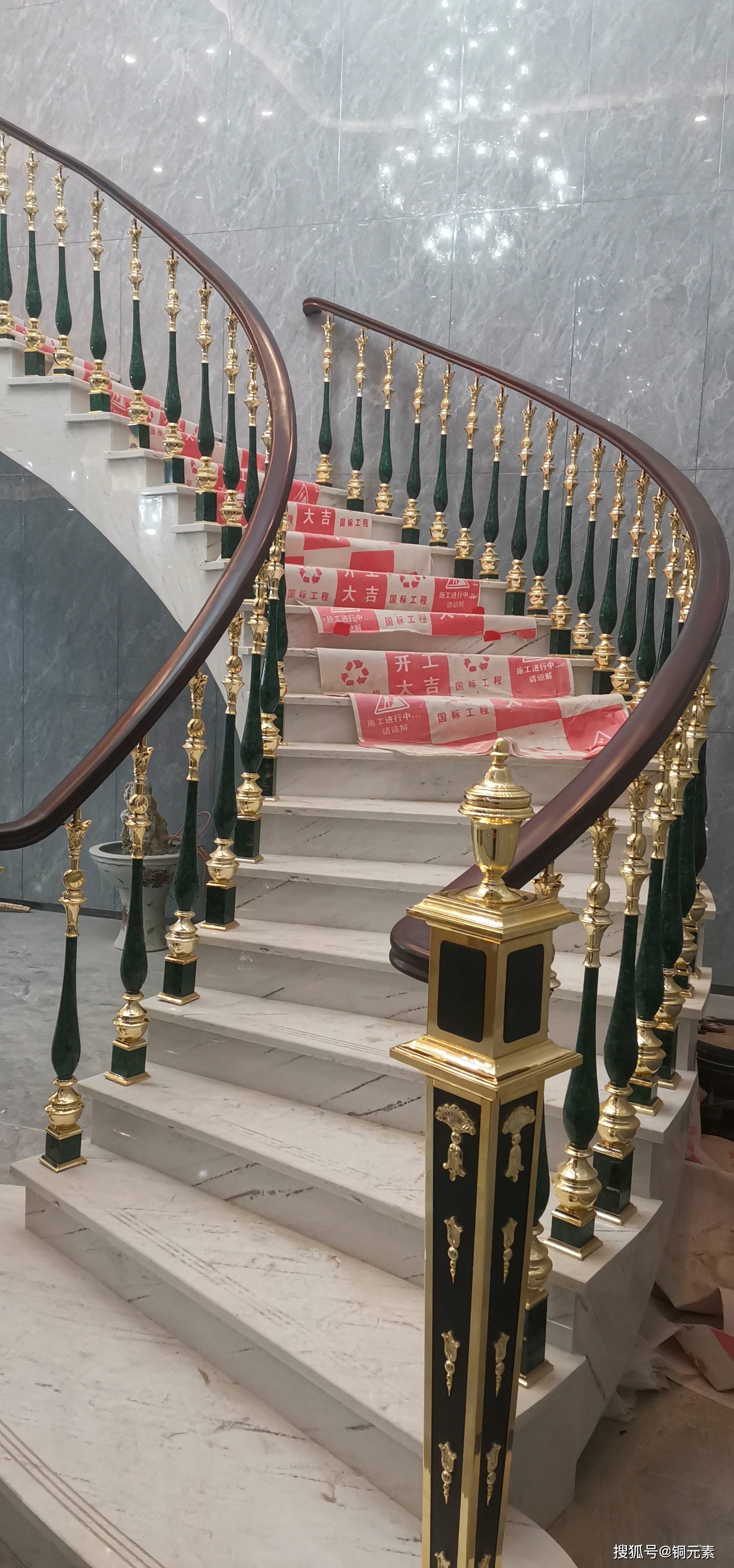 中式红古铜雕刻私人独栋别墅仿古铜楼梯护栏定制_小孩_宜小_处理