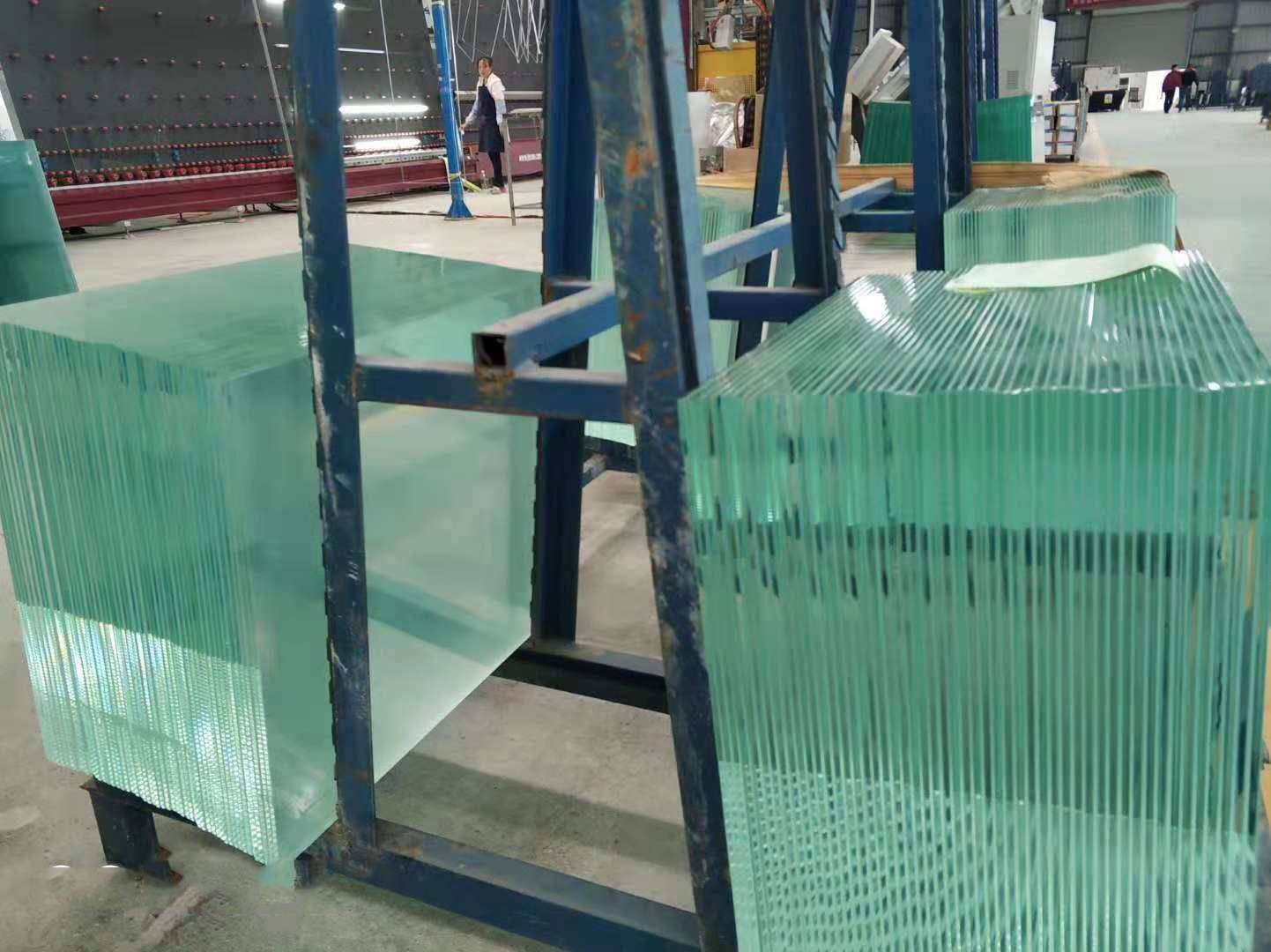 防火铯钾玻璃和单片防火玻璃工艺性能上有哪些区别?