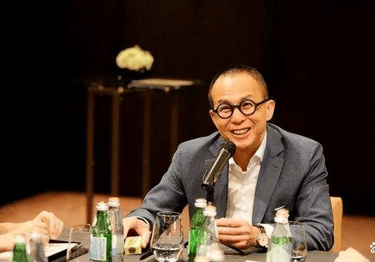 李嘉诚祭奠亡妻,没带李泽楷3个儿子,梁洛施王富信差距一目了然_庄月明