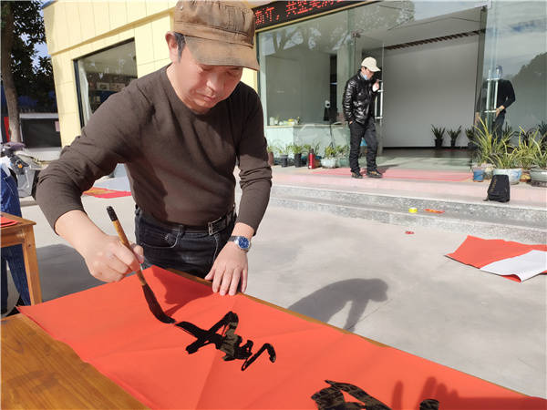 浙江金华市硬协武义办事处开展义务惠民“写春联送温暖”活动 (图3)