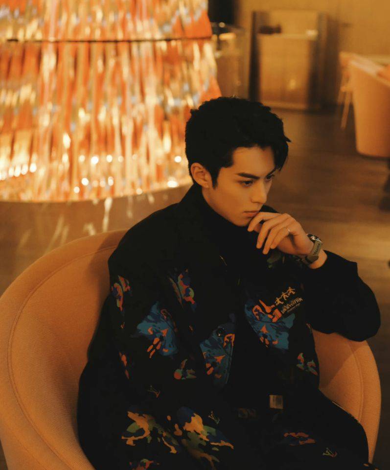 男星王鹤棣时尚合集俊朗帅气颜值爆表