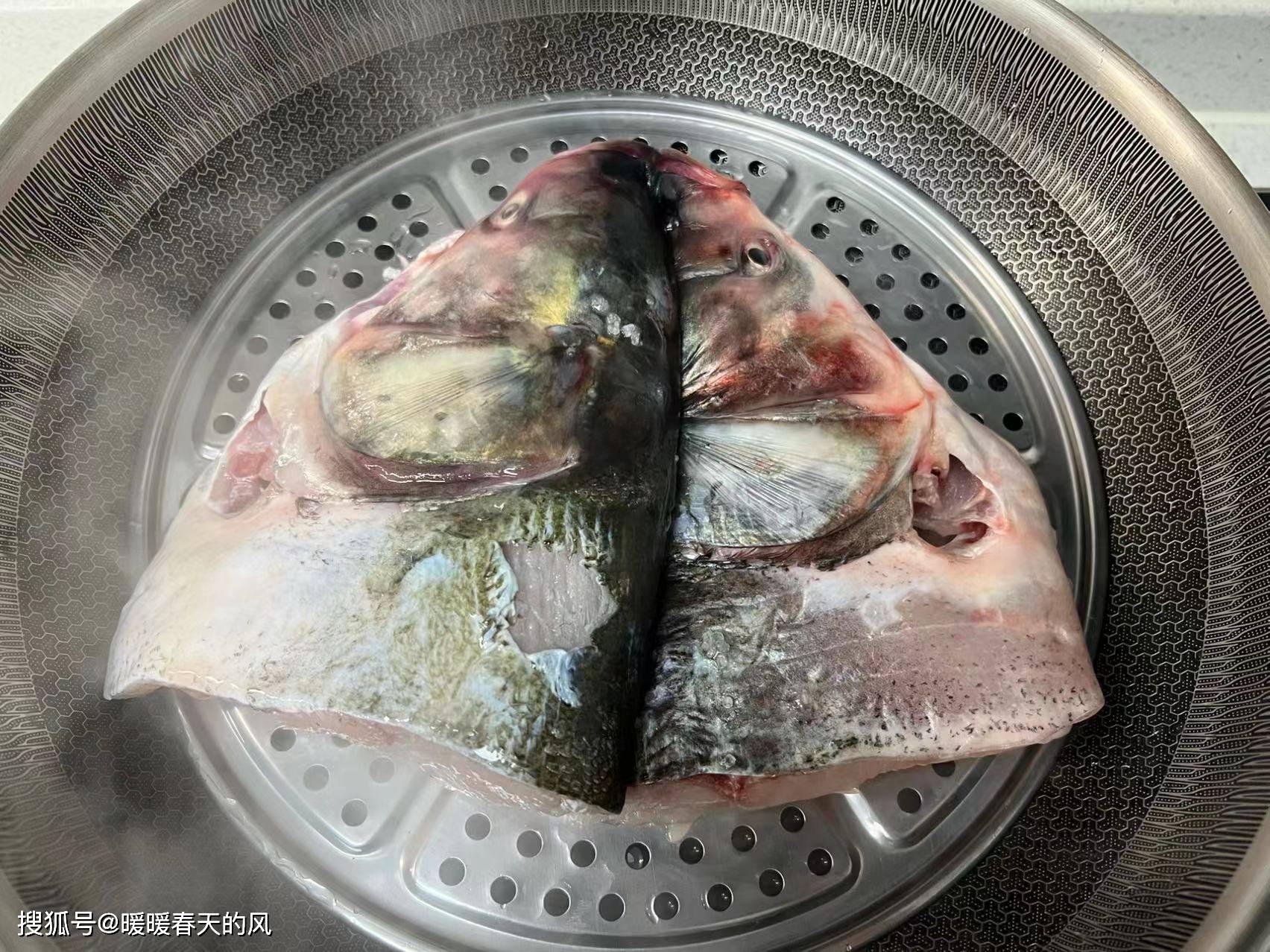 一道鲜辣美味剁椒鱼头_辣椒_胖头鱼_香葱