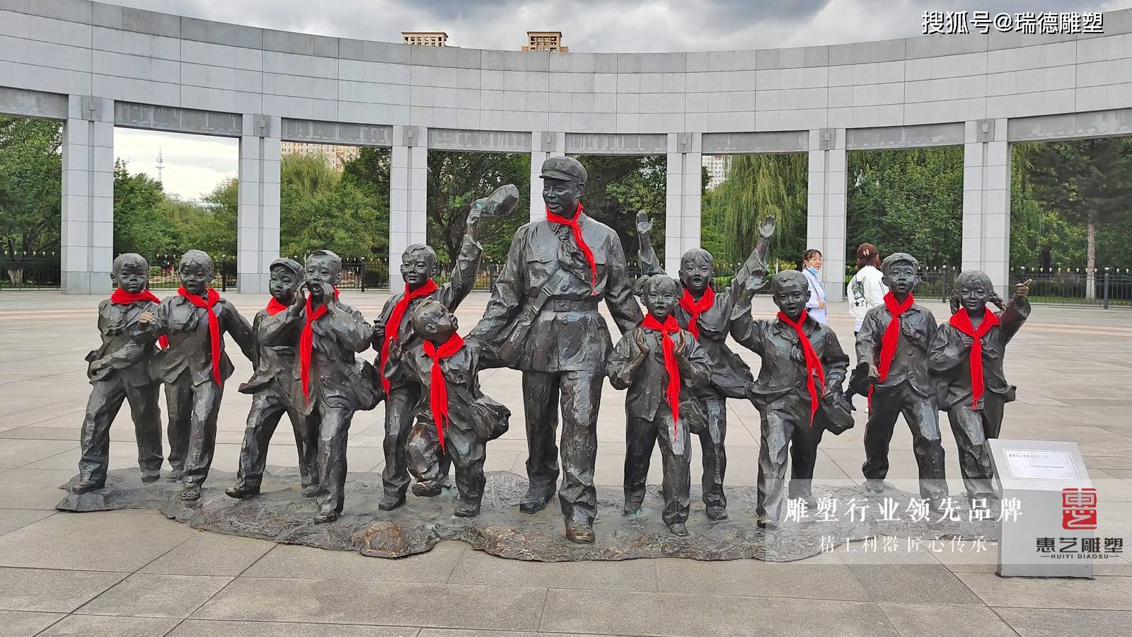 共产主义接班人——玻璃钢少先队员人物雕塑_组织_少年儿童_革命