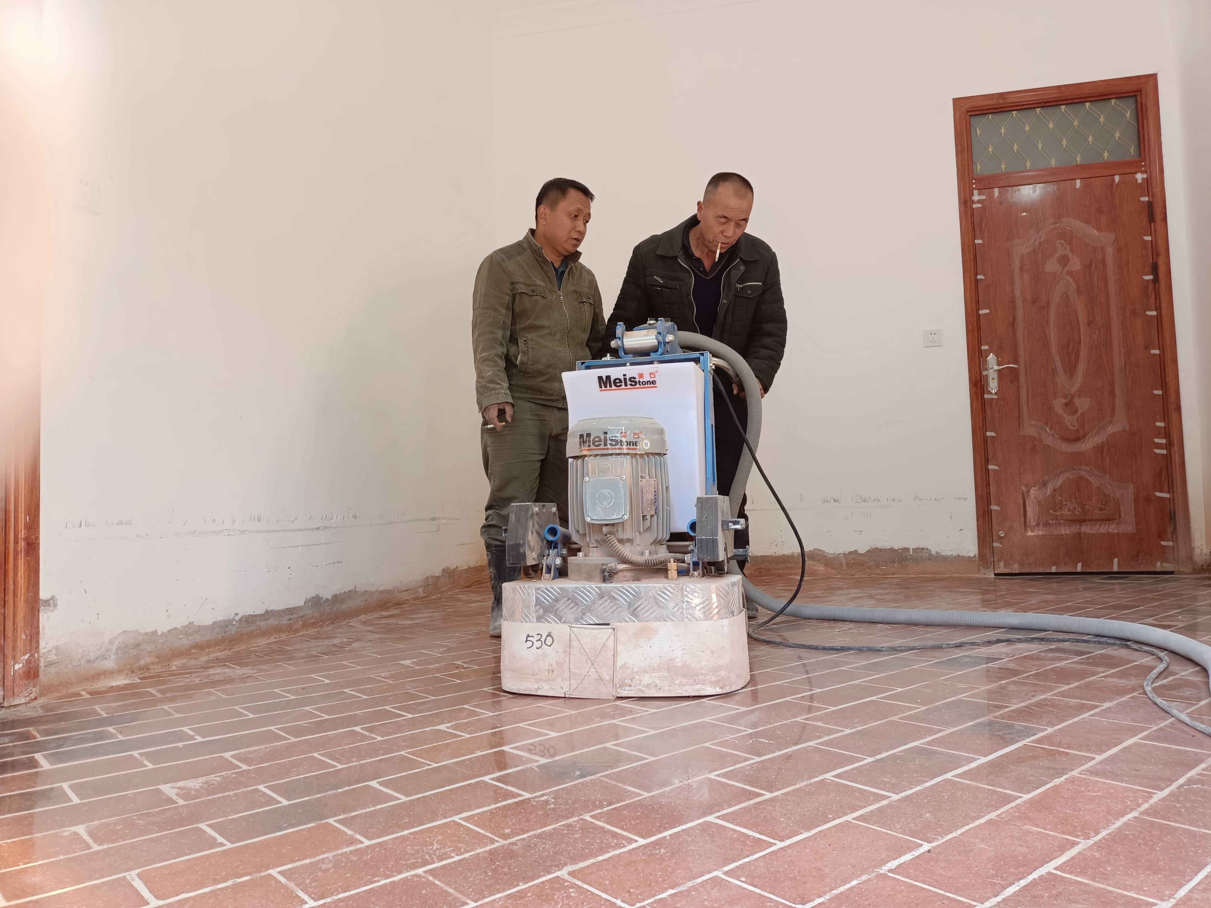 桃江水口山张目桥家里红砖地面铺贴与打磨抛光完成