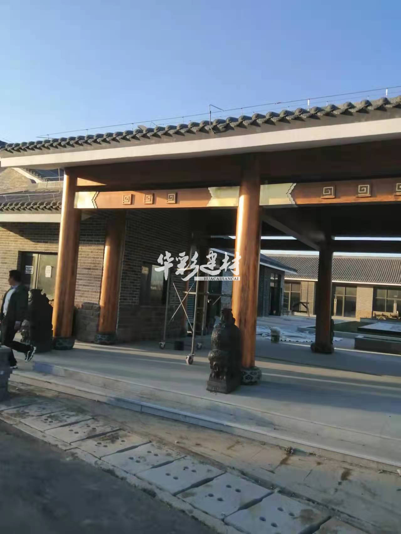 仿古建筑圆柱廊架仿木纹漆施工现场实拍图_材料_效果_车库
