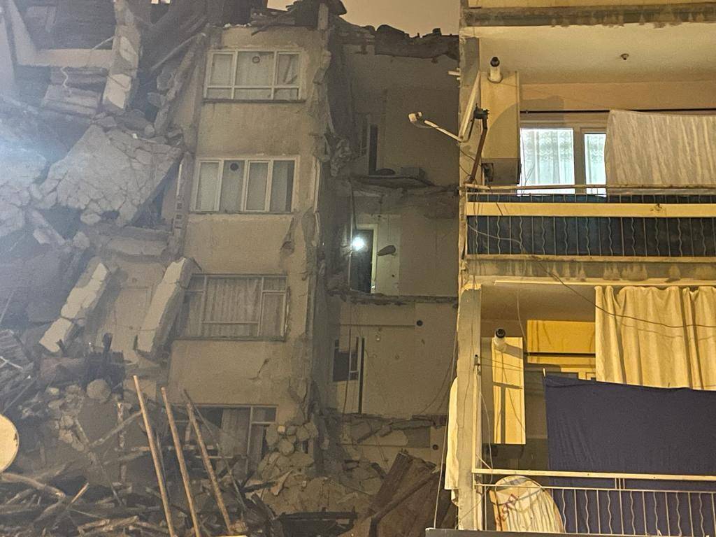 土耳其世纪大地震第三日 陆续有人员获救_凤凰网视频_凤凰网