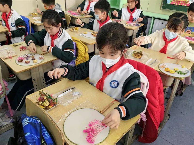 青岛同安路小学组织”劳动教育“开学第一课 (图6)