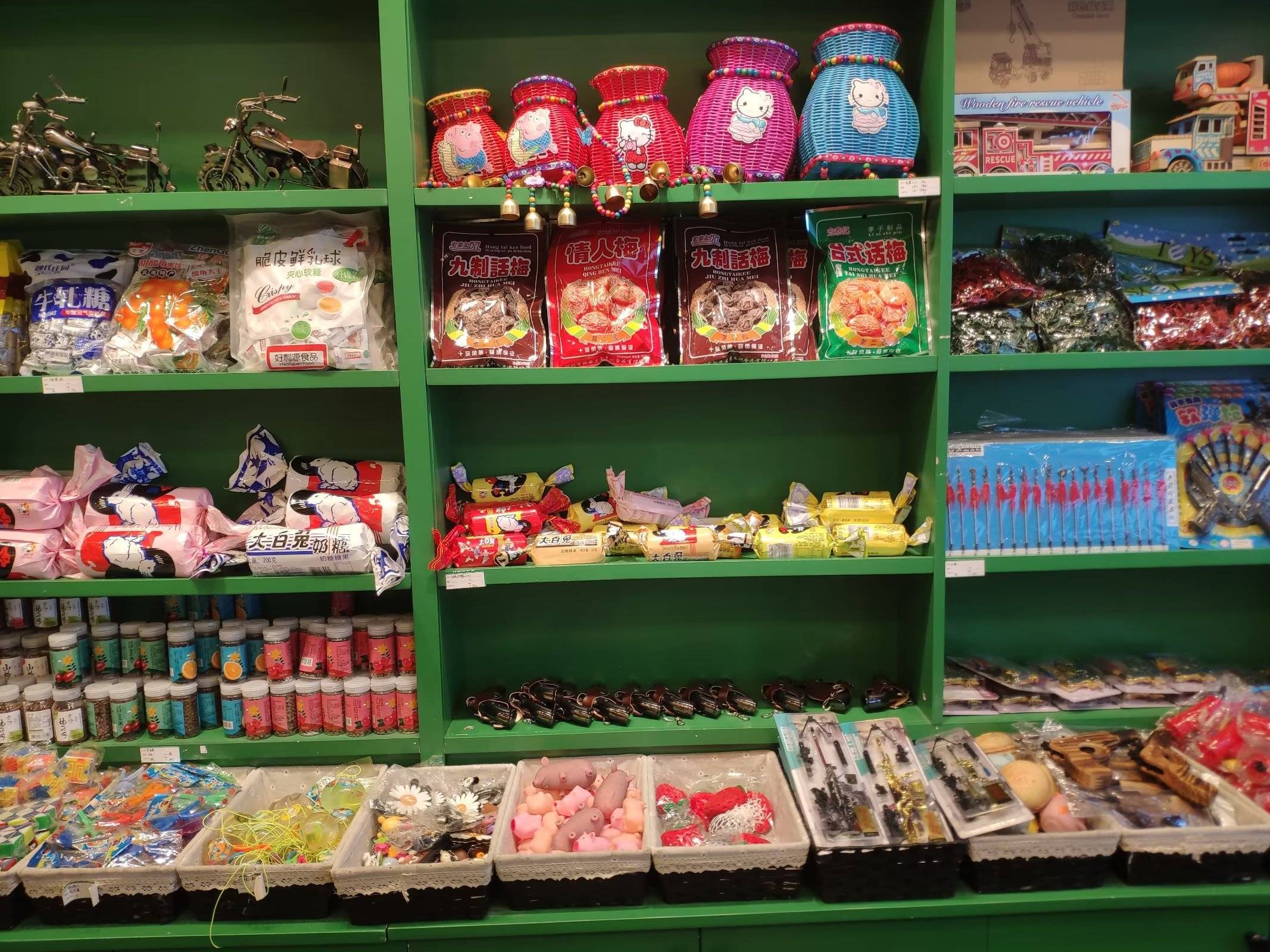 重庆:怀旧主题零食店吸引市民打卡,瞬间穿越回80,90童年时光