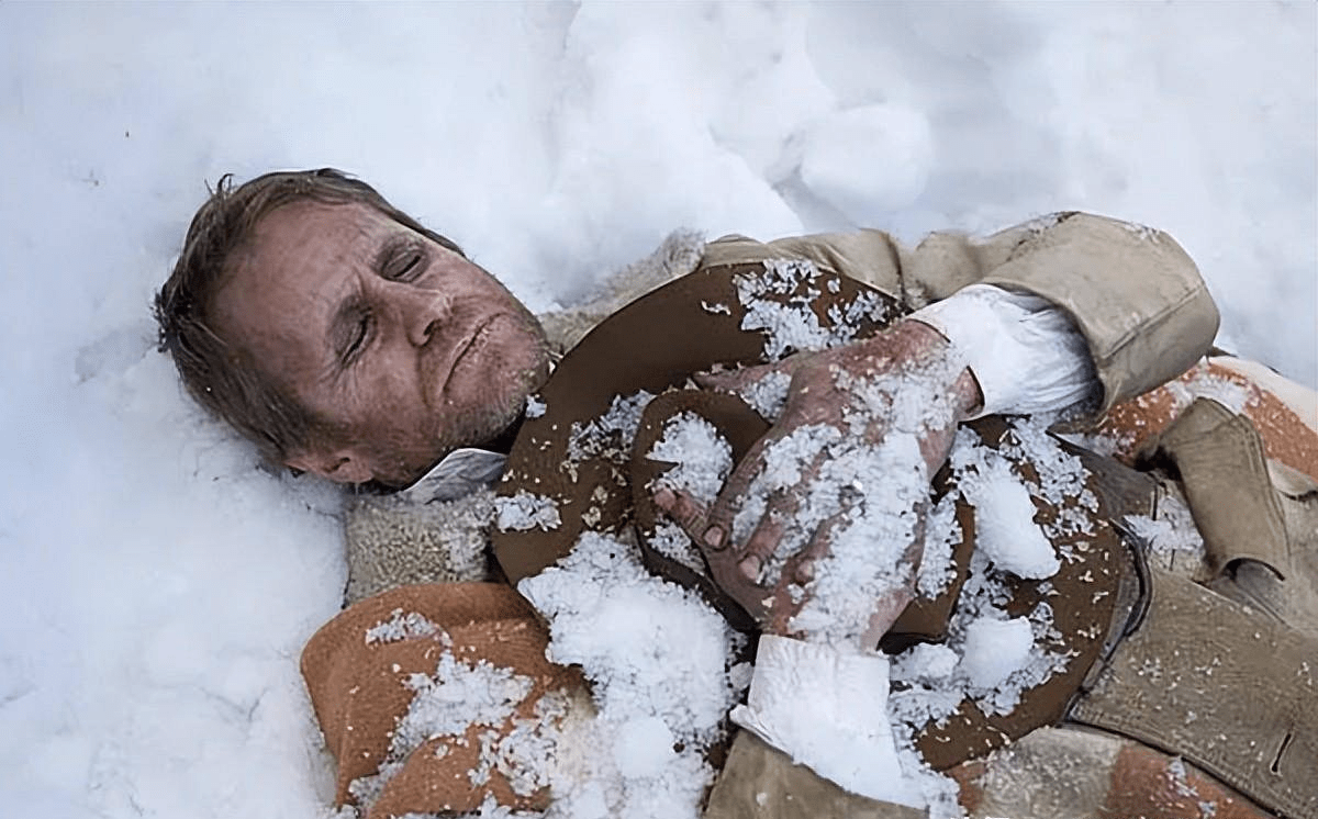 87名美国人西迁淘金,被困雪山饥饿难耐,42人被吃的尸骨无存_黑斯廷