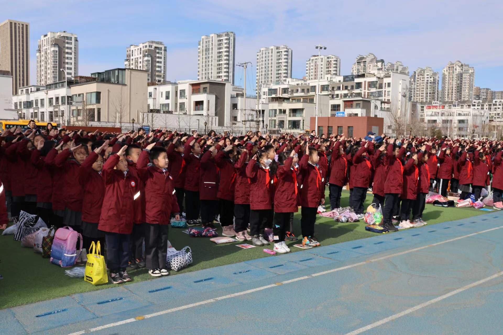 践行志愿服务,争做追"锋"少年——沈阳铁路第五小学长白岛二分校开学