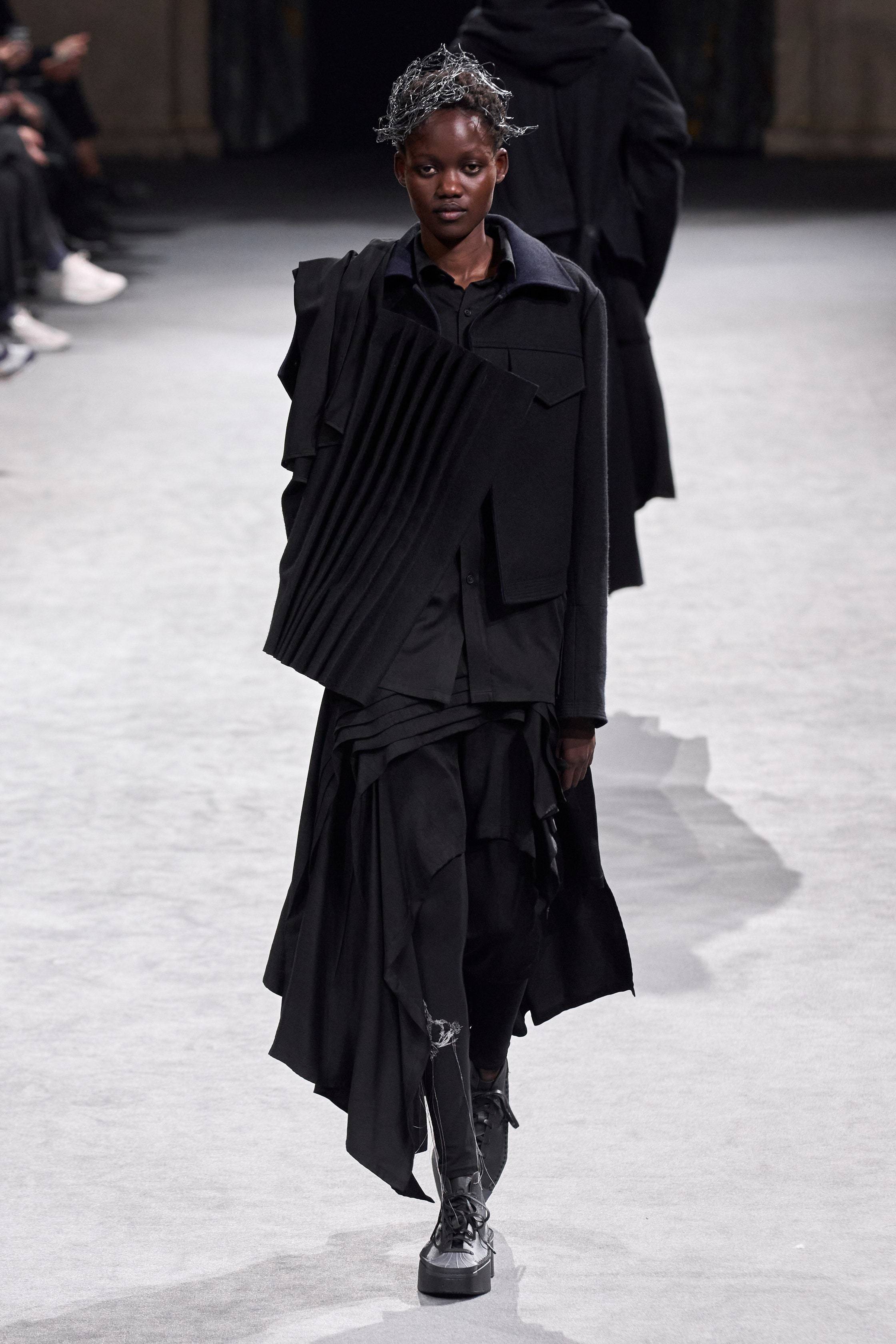 山本耀司yohji yamamoto巴黎时装周2023秋冬秀场