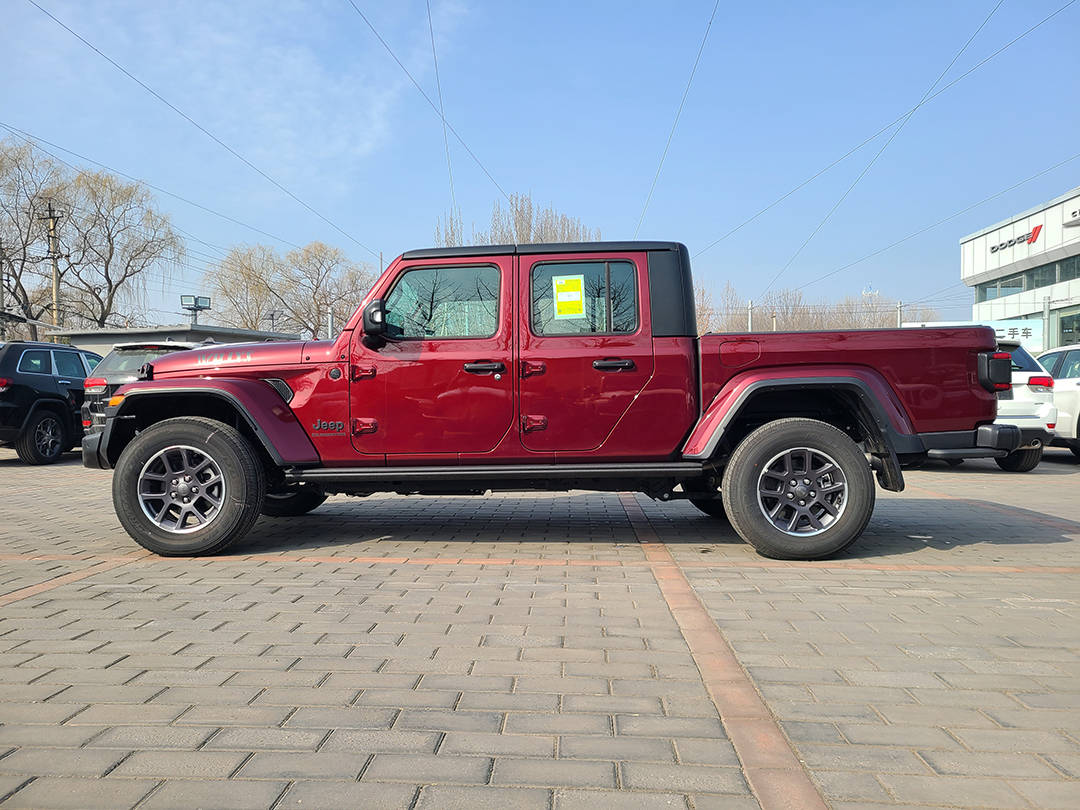 jeep角斗士皮卡赤道红色到店实拍 北京第一台首发_生活_越野_设计