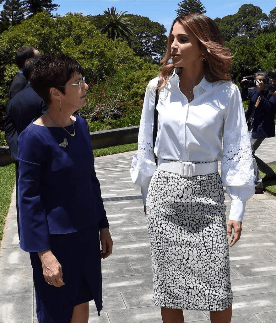 从难民到约旦王后,53岁风情万种,她是阿拉伯世界的戴安娜_伊曼_拉尼娅