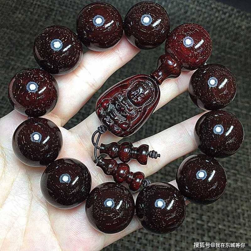小叶紫檀手串盘玩到包浆的几个阶段